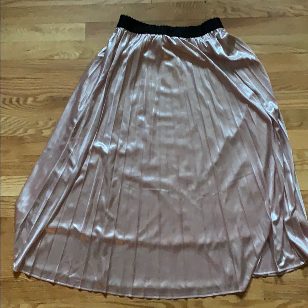 Metallic pleated midi skirt